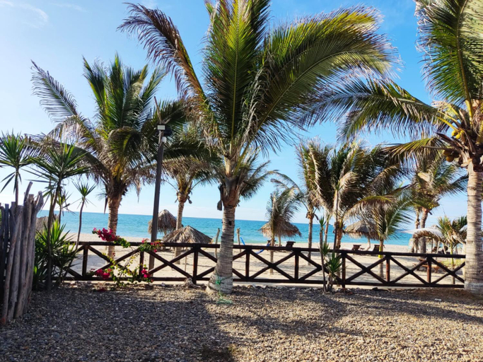 Others 2, Palo Santo Beach club, Contralmirante Villar