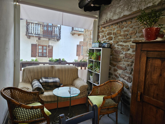 Others 4, Hostal Mendaurpe, Navarra