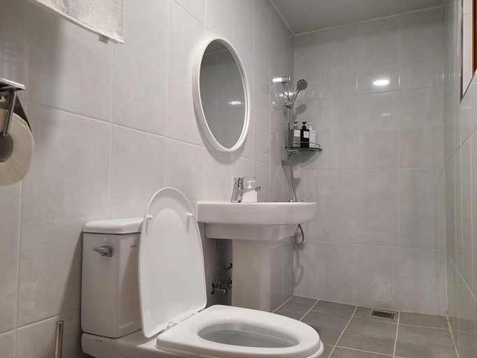 Bathroom 3, Yeongam Haeden Hanok Stay, Yeongam