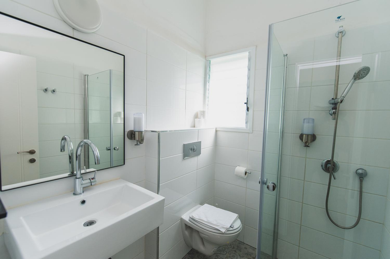 Bathroom 2, איילת השחר אירוח גלילי - Ayelet Hotel
