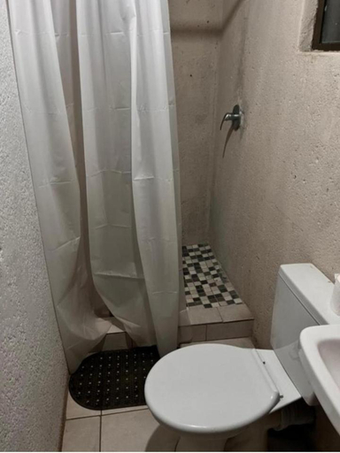 Bathroom 5, Begin Guesthouse, Gert Sibande