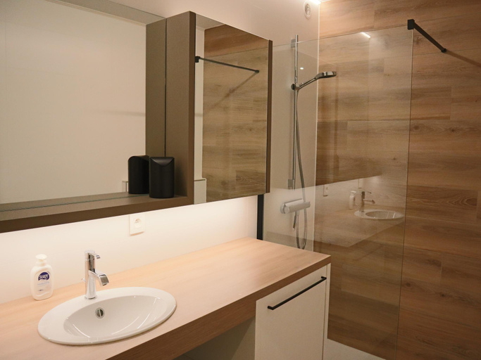 Bathroom, Apartment in Nieuwpoort near the Beach, West-Vlaanderen
