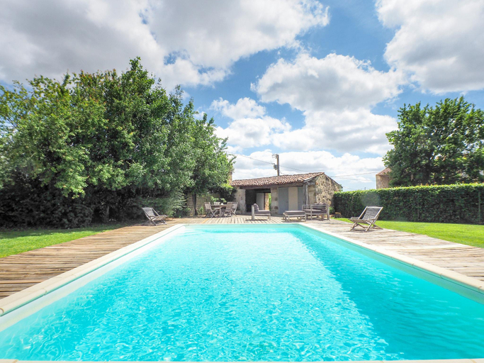 Sport & Beauty 2, Holiday Home Saint-Laurent Pool Retreat, Vendée