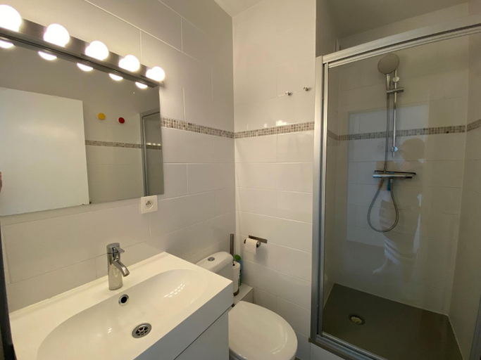 Bathroom, Apartment in Nieuwpoort by the Beach, West-Vlaanderen