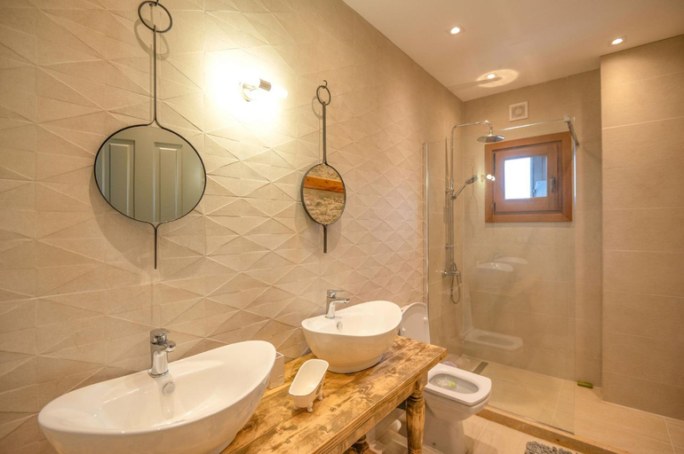 Shower 2, Bee Tree Villa in Corfu, Ionian Islands