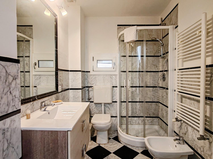 Bathroom 3, Borgo San Jacopo Superior by 360Rentals, Florence