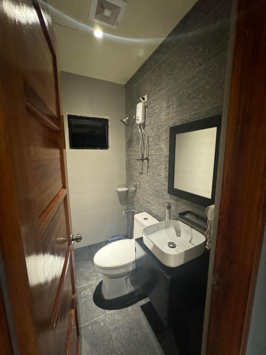 Bathroom 4, IAO Boutique Hotel, Dapa