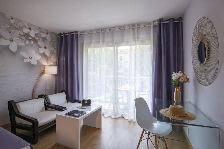 Others 4, Hotel Chambord, Alpes-Maritimes