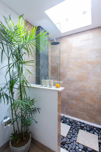 Bathroom 3, Villa Shankara in Canggu centre-3BR, Badung