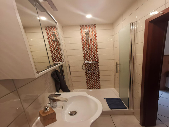 Bathroom 3, Lakeside Escape with Garden Fun, Ludwigslust-Parchim