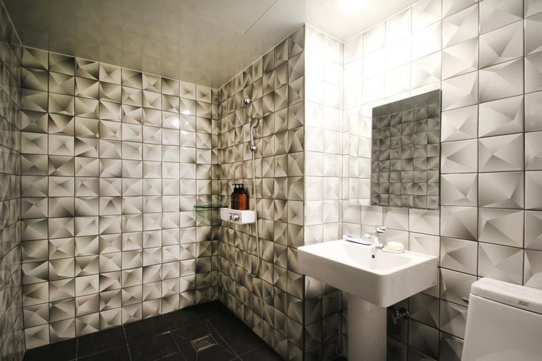 Bathroom 5, 17th Hotel, Yeonje