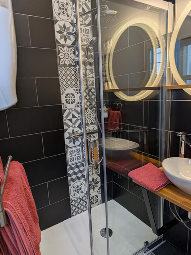 Bathroom 2, Au Logis de Vechillot, Charente