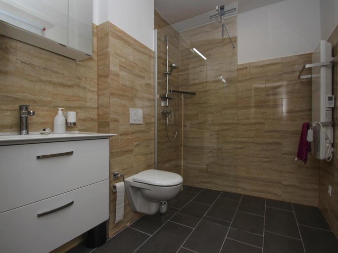 Bathroom 3, Haus am Gardersee mit Garten, Rostock