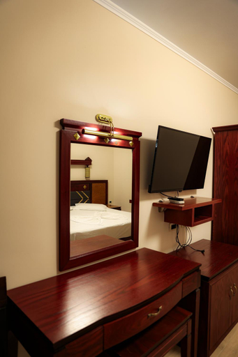 Bedroom 3, Hotel Univers, Kurbinit