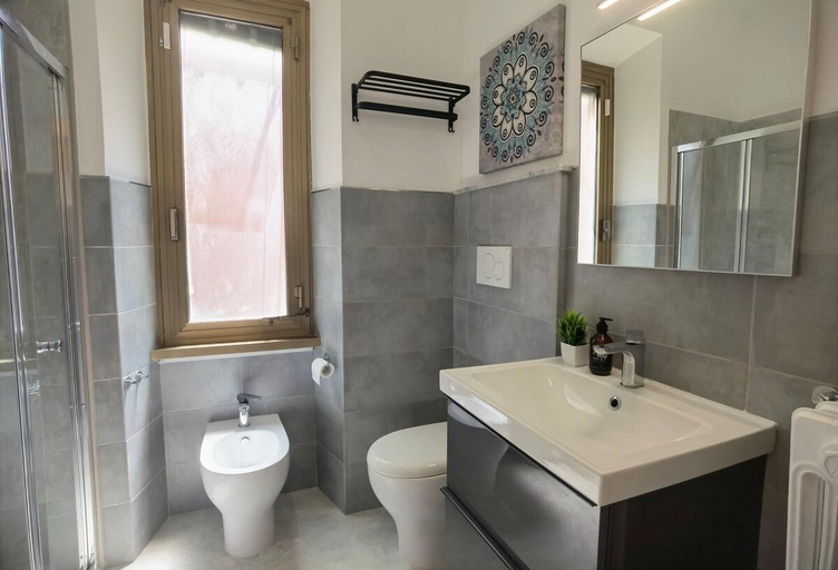 Bathroom 4, Metro Lodi Apartment • Family Suite • Free Parking, Rome