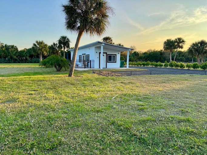Others 1, Naples Charming Cottage, Collier