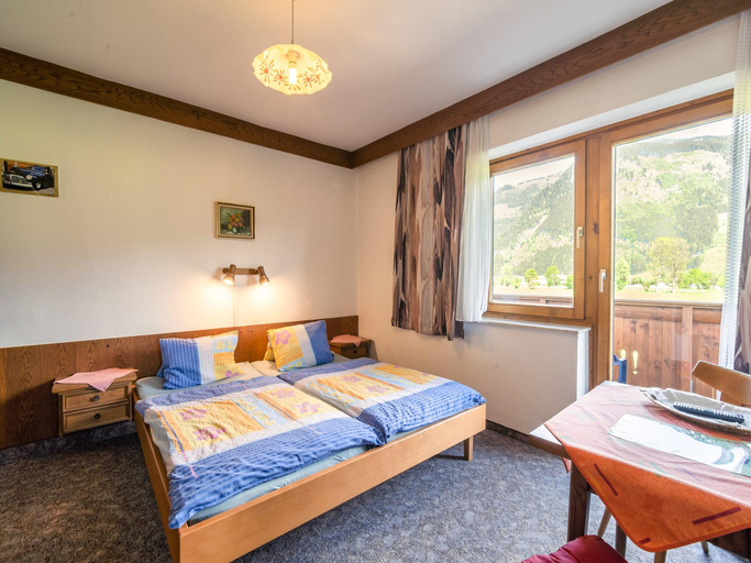 Bedroom 2, Apartment in Maishofen near Ski Slopes, Zell am See