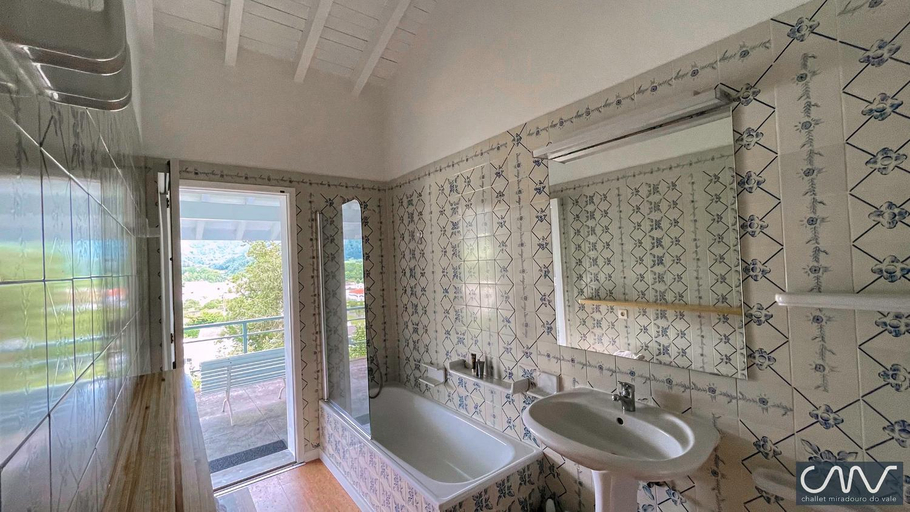 Bathroom 4, Challet Miradouro do Vale, Povoação