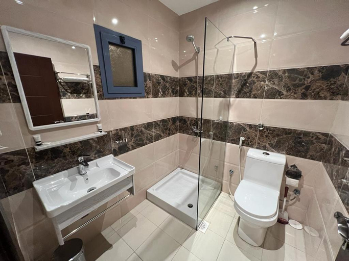Bathroom 2, Al-Fursan Hotel, Al-Safa District, Jeddah