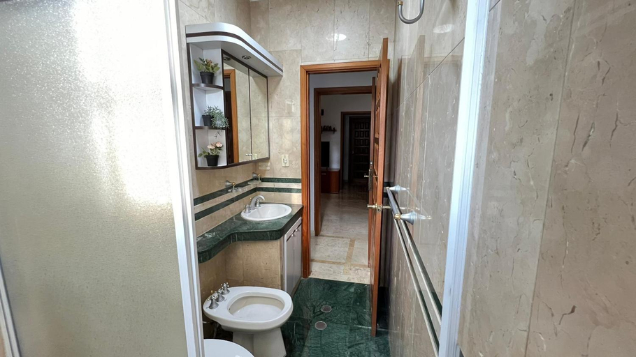 Bathroom 3, Rora, Chacao