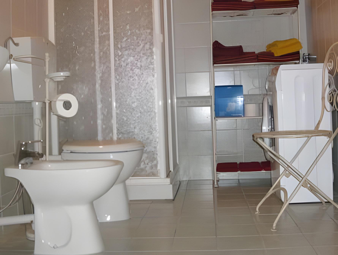 Bathroom 4, Il Pozzo Fiorito, Asti
