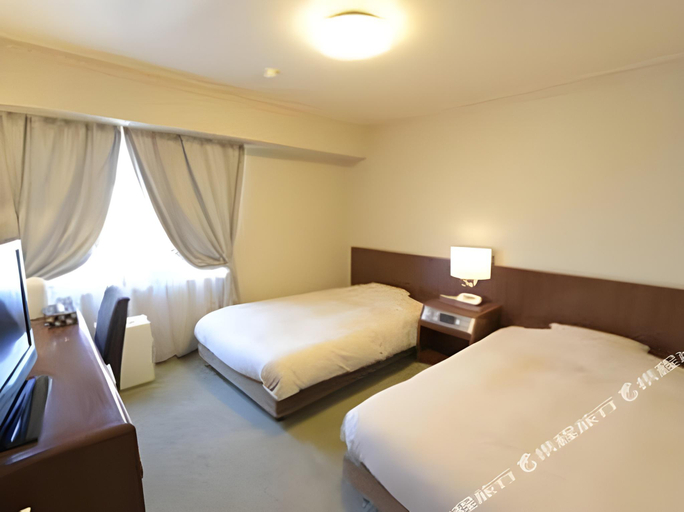 Bedroom 2, Akashi Luminous Hotel, Akashi