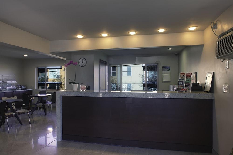 Food & Drinks 5, Aladdin Inn & Suites, Multnomah