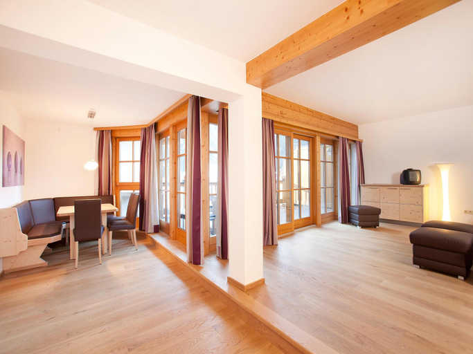 Others 5, Chalet in Pinzgau near Ski Slopes, Zell am See