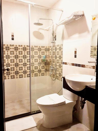 Bathroom 4, Rosa May Hotel, District 1