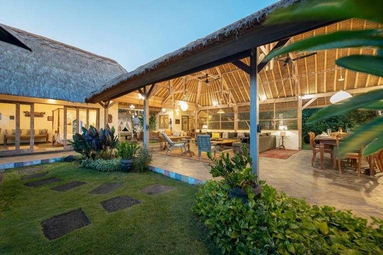 Exterior & Views