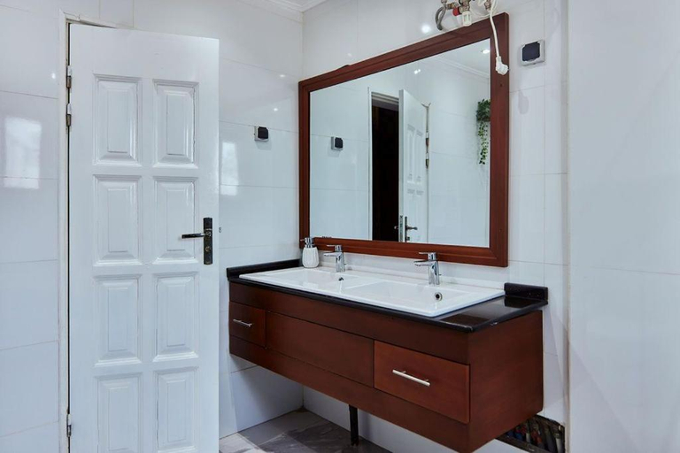 Bathroom 3, MH - Upper Floor Apart, Wouri