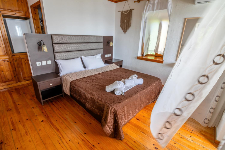 Others 5, Hotel Kokkino Nero, Thessaly