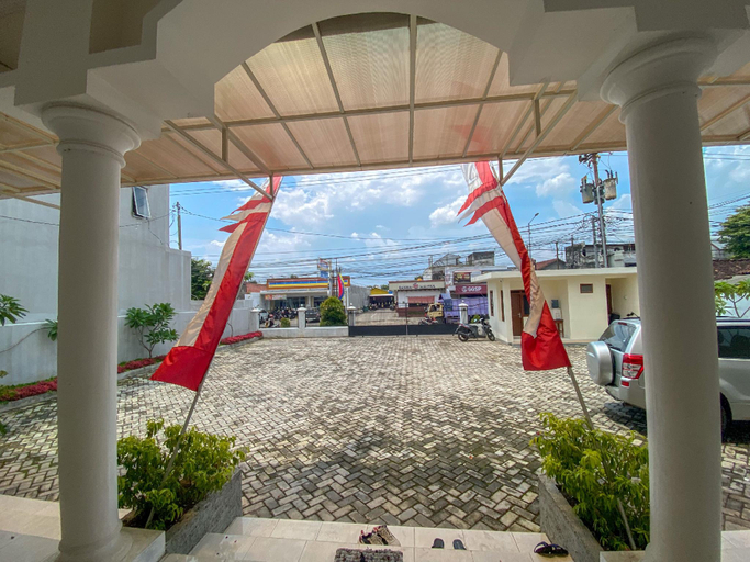 Food & Drinks, Urbanview Raden Mansion Jember, Jember