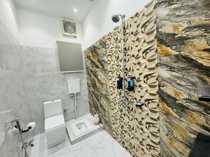 Bathroom 4, Multan Swiss Hotel, Multan