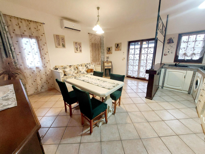 5, two-room apartment with parking space, Livorno