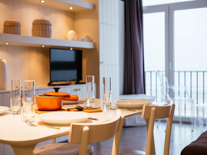 Food & Drinks, Apartment on the Coast with Beach Access, West-Vlaanderen