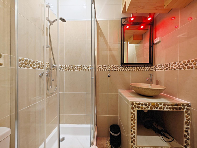 Bathroom 3, Viva Riviera - 19 rue des Freres Pradignac, Alpes-Maritimes
