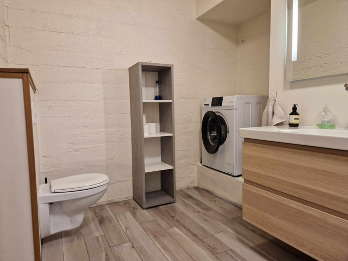 Bathroom 4, Svansholl Apartments, Kaldrananeshreppur