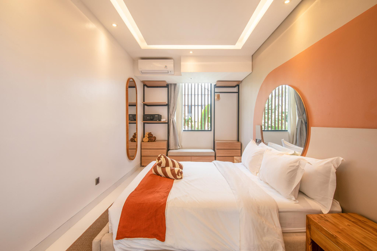 2, Opulent 6 Br in Canggu, 300m to Café Del Mar, Badung