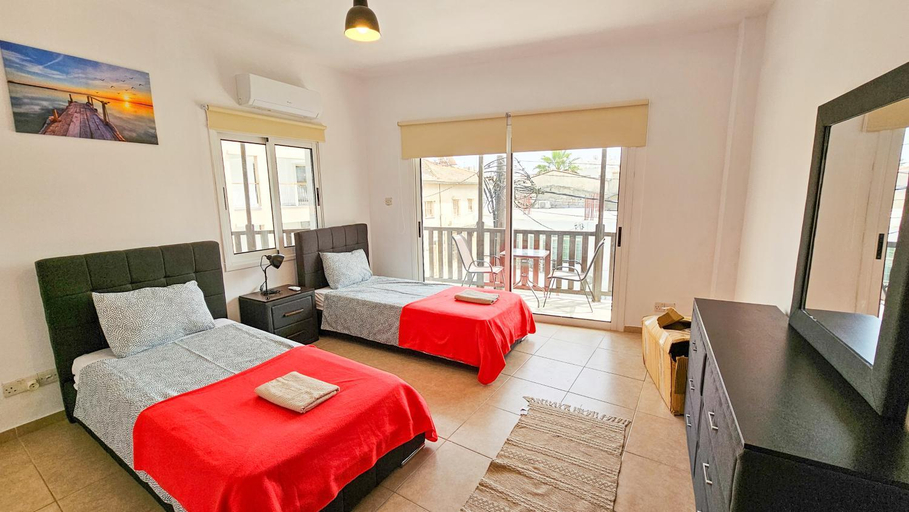 Bedroom, Sky Ward City Rooms, 150m from Chabad Lubavitch, Larnaca