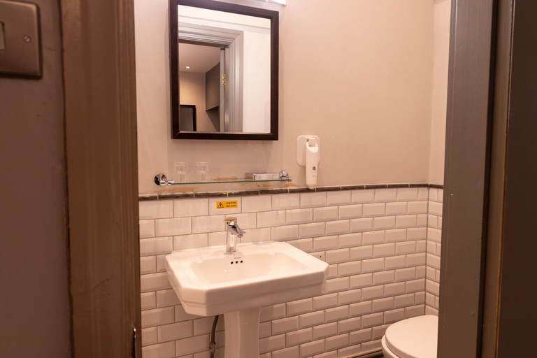 Bathroom 4, Hartwood Hall Hotel by Good Night Inns, Lancashire