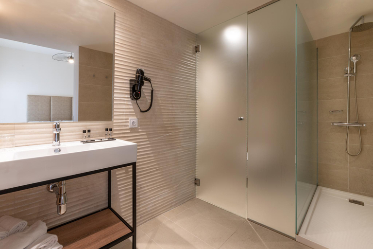 Bathroom 5, Hotel Las Arenas, Baleares