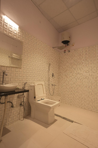 Bathroom 4, The Sawai Heritage, Sawai Madhopur