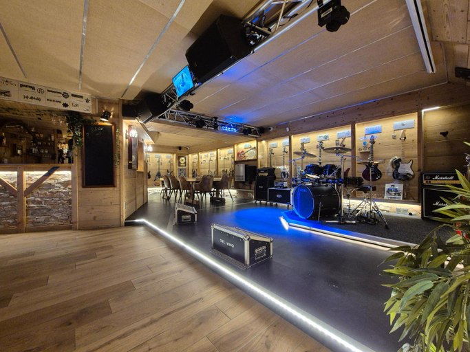 Others 3, DEL VINO bar a vin & guitares Appartement Sauna Terrasse Garage, Doubs