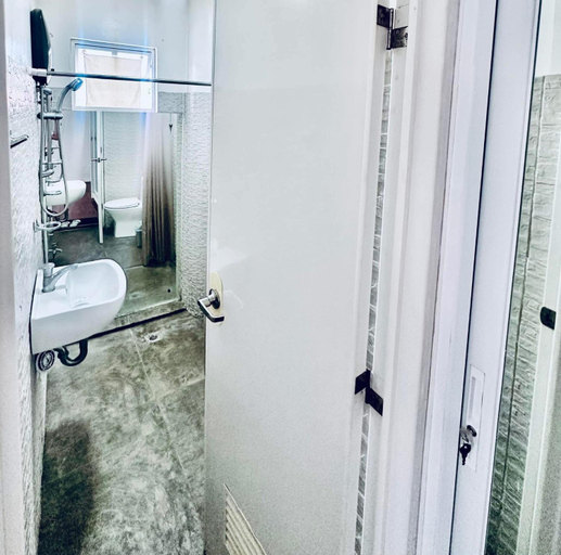 Bathroom, Calel Guest House, Palompon