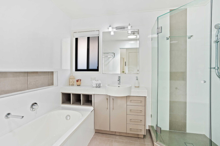 Bathroom, Relax at Riviera, Gold Coast
