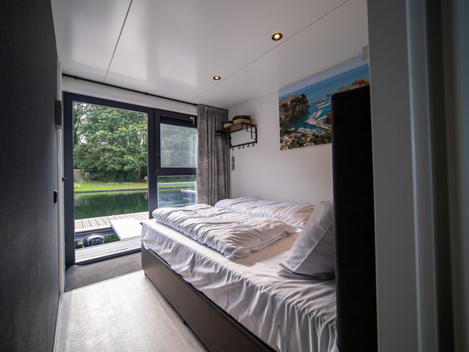 Bedroom, Houseboat Mookerplas with a view, Mook en Middelaar