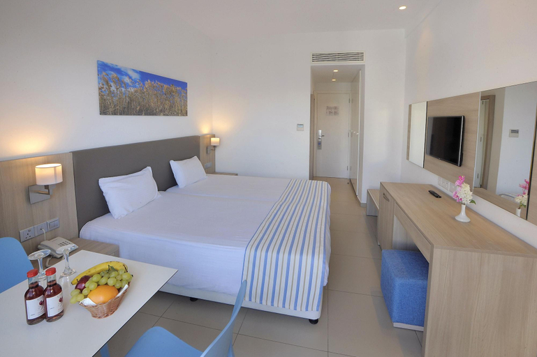 Bedroom 3, Nissiana Hotel and Bungalows