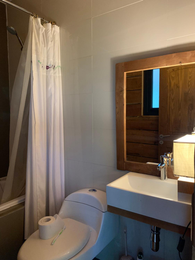 Bathroom 5, Wentreng-ko loft, Cautín