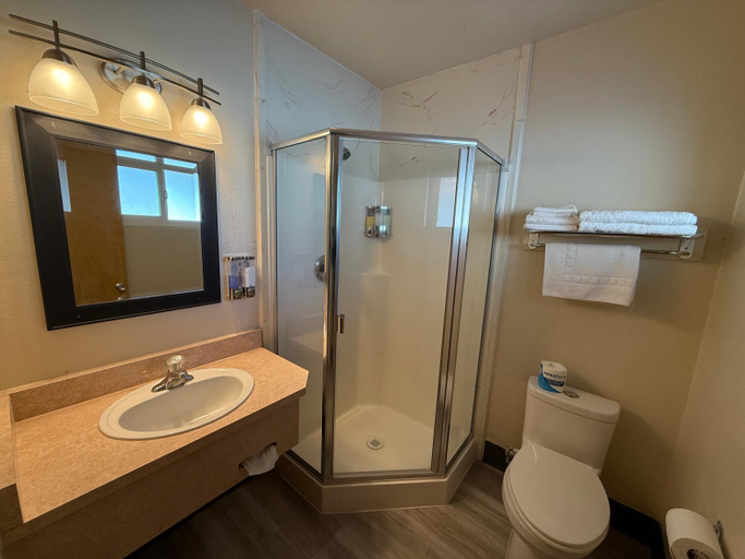 Bathroom, Pine Needles Inn, Siskiyou